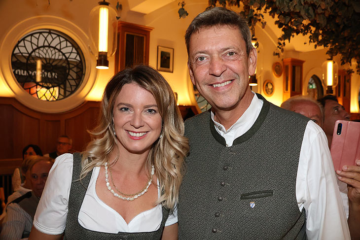 Donisl Wirtepaar Peter Reichert und Franziska Kohlpaintner (©Foto:Martin Schmitz) 